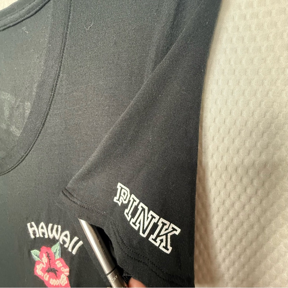 PINK Victoria's Secret Black Hawaii Floral Tee - Picture 3 of 4